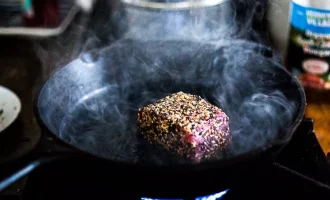 обжариваем тунца