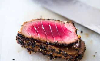 готовый порезанный тунец