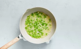 готовим лук и перец