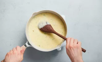 добавляем натертый сыр