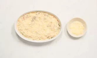 перемешиваем соус с морепродуктами