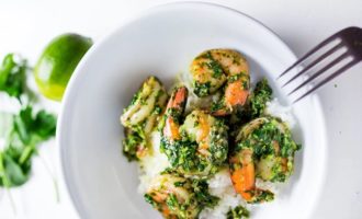 подача блюда с рисом