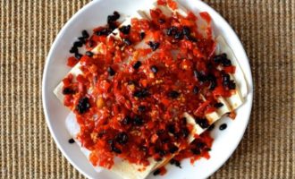 посыпаем сверху бобами