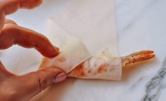 заворачиваем креветку