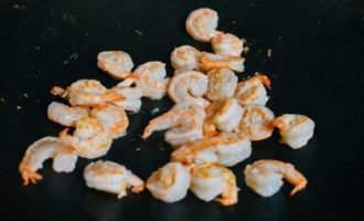 жарим креветки