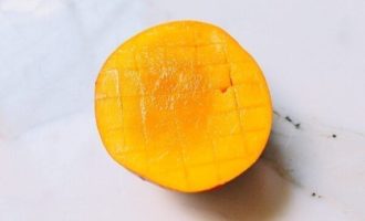 нарезаем манго