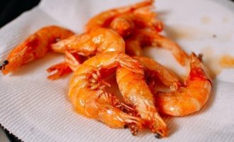 слегка обжаренные креветки