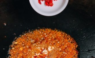 добавляем перец чили