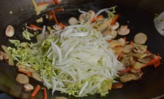 добавляем капусту