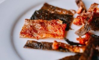 жареная кожа лосося