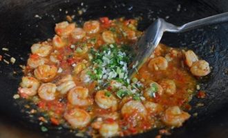 добавляем зеленый лук