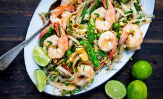 сервированный пад-тай