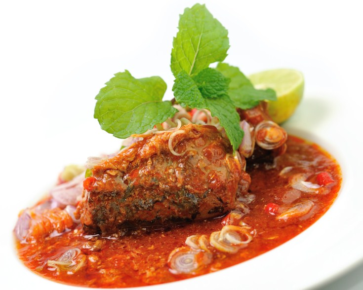 кусок рыбы в томате 