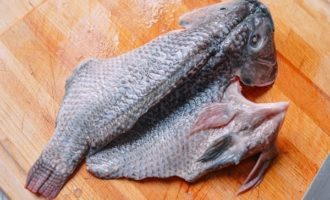 расправляем рыбу на 2 части