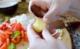 чистим имбирь