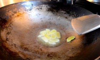 обжариваем имбирь