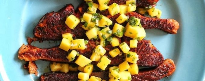 готовый лосось с манго