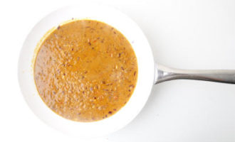 добавляем приправы