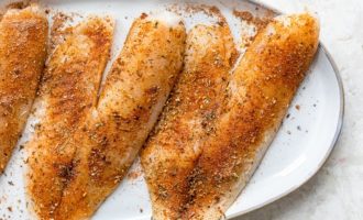 приправляем тилапию