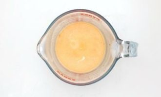 заливаем кокос и карри кипятком