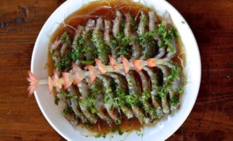 креветки с заправкой из кинзы