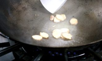 обжариваем имбирь