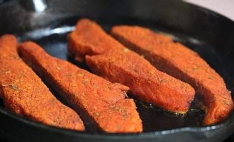 обжариваем лосося