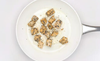 обжариваем лосося