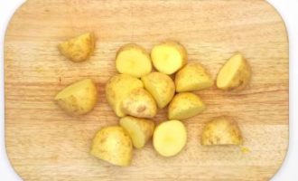 нарезаем картошку