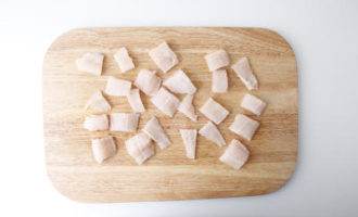 нарезаем рыбу