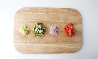 нарезаем овощи