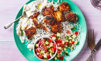 готовый пангасиус на гриле с рисом и овощами