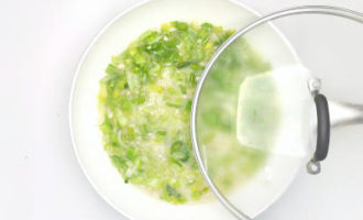 добавляем рис и бульон