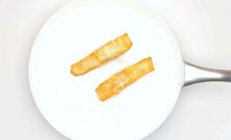 жарим семгу на сковороде