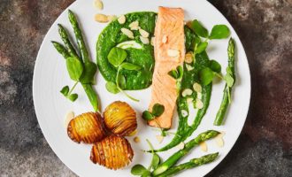 готовая семга с запеченным картофелем