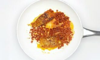 жарим треску с чоризо