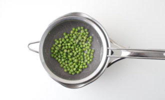 отвариваем горошек
