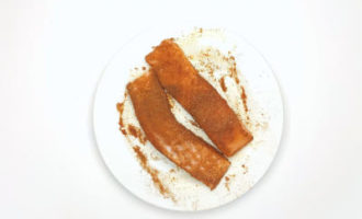 обваливаем рыбу в специях