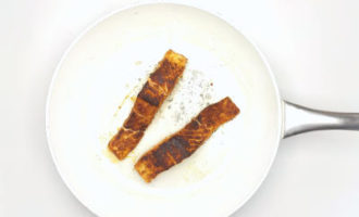 обжариваем рыбу