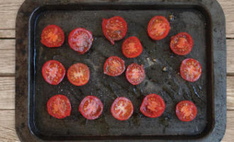 запекаем томаты