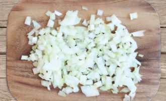 нарезаем лук