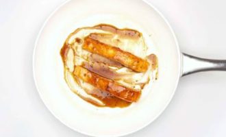 добавляем глазурь к рыбе