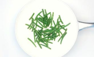 обжариваем фасоль