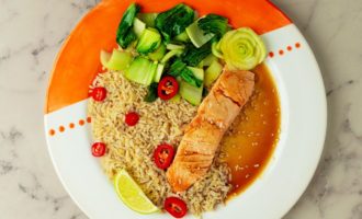 готовый лосось в медовом соусе