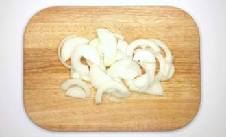 нарезаем лук