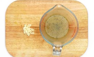 нарезаем чеснок