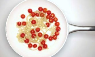 добавляем помидоры