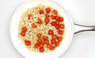 добавляем фасоль