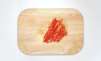 нарезаем овощи