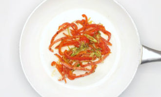 обжариваем овощи